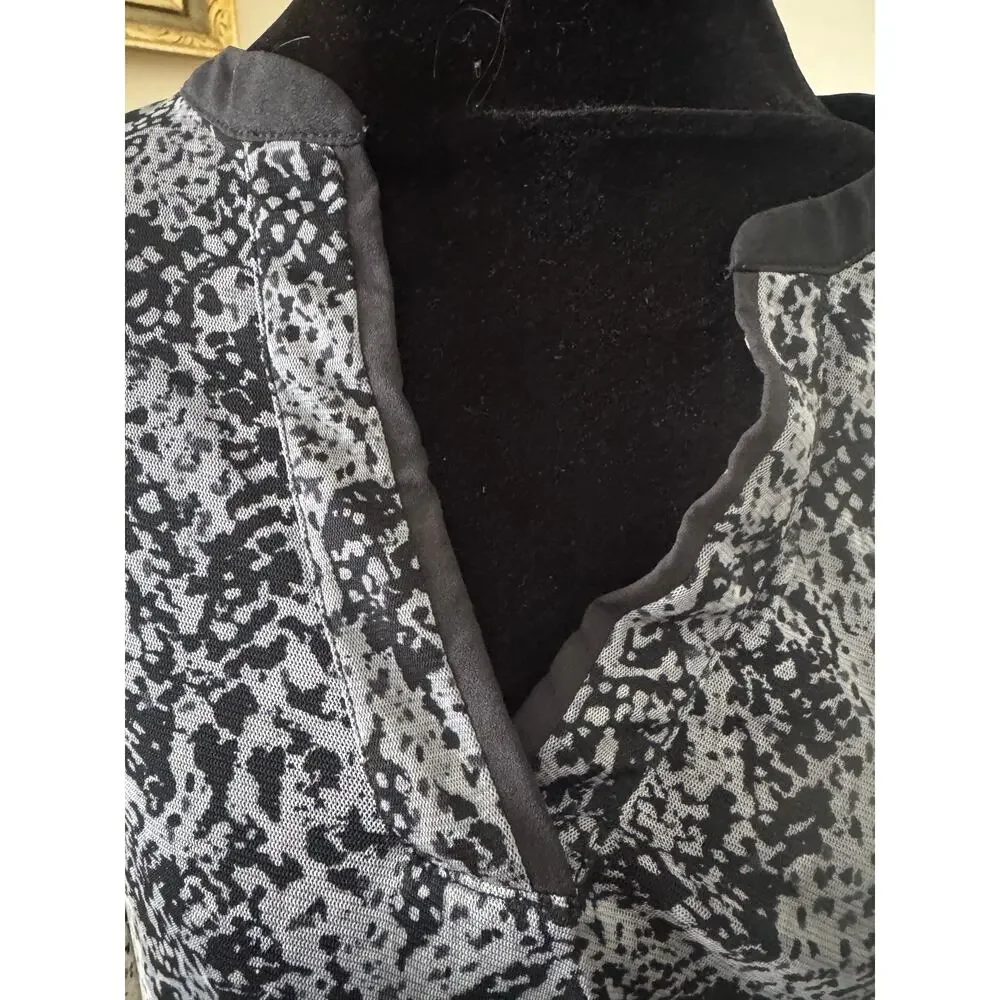 The Limited Abstract Print Long Sleeve Blouse Women’s Large Gray Black - Picture 4 of 13